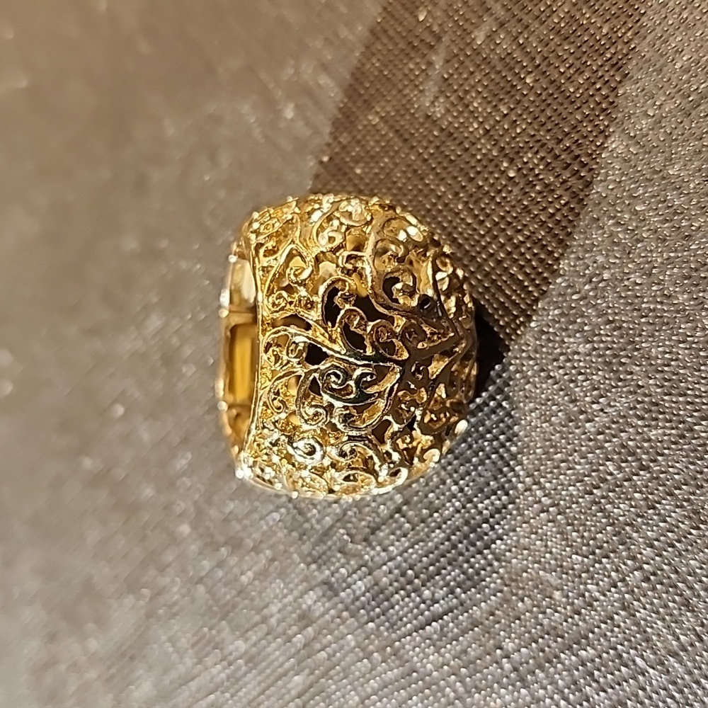 Gold Tone Filigree Dome Ring Stretch Band
